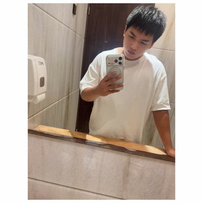 祝福自己明天生日快樂🎂
來個現在進行式
我就黑🤣