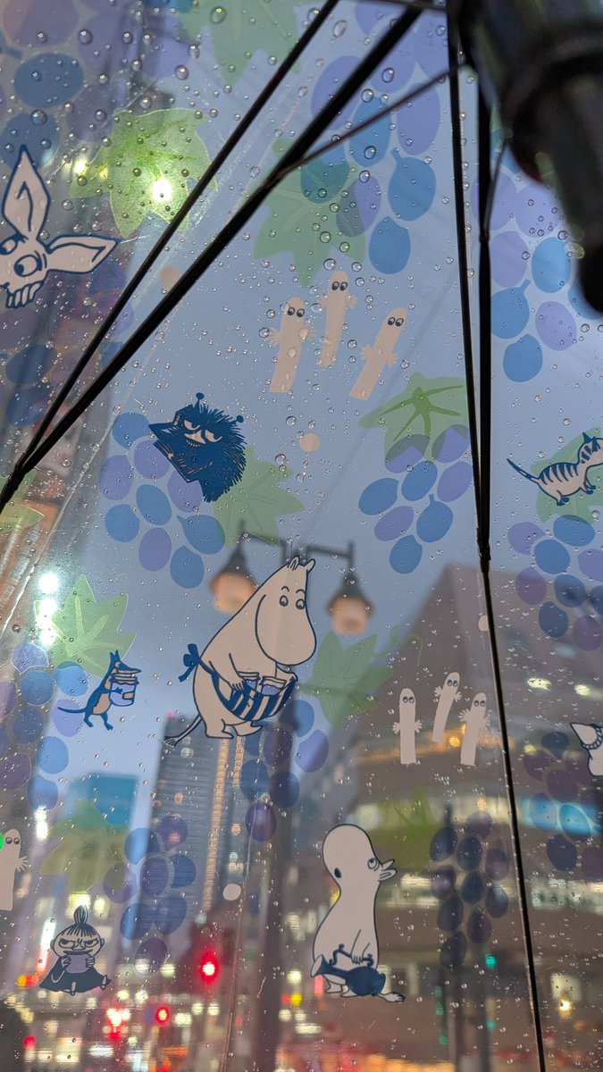 datemeguminmin's tweet photo. コンビニでビニール傘を買った！
ムーミン♪雨でもテンション上がる♪#ビニ傘
#ムーミン
#ムーミンの傘
#ビニール傘 https://t.co/kGQw8an5km