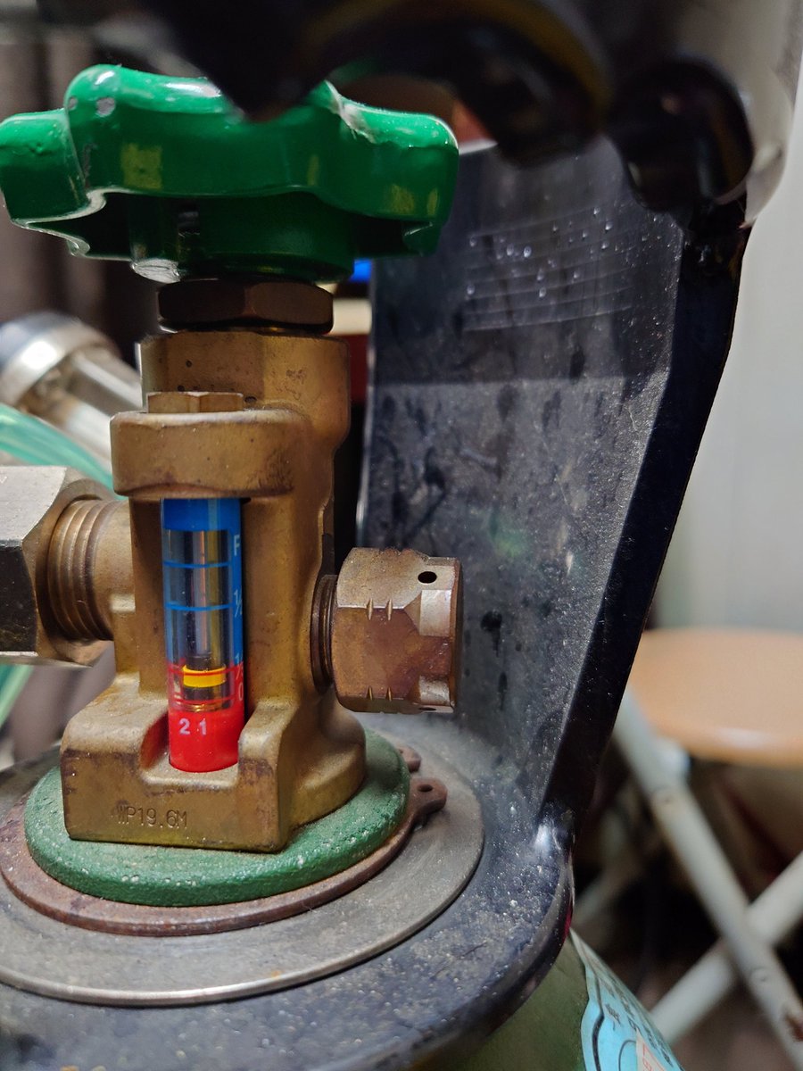 a416c3ddfef84c7's tweet image. 【１１月１８日】
火曜日！
ガスの入荷がなく残りわずか…
アサヒの問題でガスが入ってきません!
今日、明日あたりでなくなるかと思います！
無くなり次第生ビール、サワー類、炭酸を使うものの提供が出来なくなります。
ご迷惑お掛けしますがよろしくお願いいたします。
本日１７時オープンです。