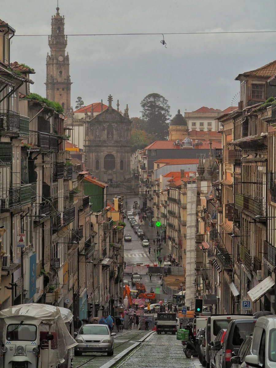 fasc1nate's tweet image. The hilly streets of Porto, Portugal.