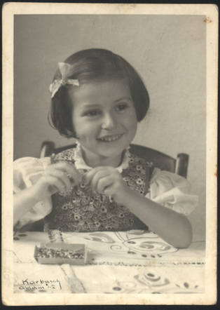 AuschwitzMuseum's tweet image. 18 November 1938 | A Dutch Jewish girl, Flore Merjam Cohn, was born in Amsterdam.

She arrived at #Auschwitz on 2 September 1943 in a transport of 1,004 Jews deported from Westerbork. She was among 498 of them murdered in a gas chamber after the selection.
---

A short video…