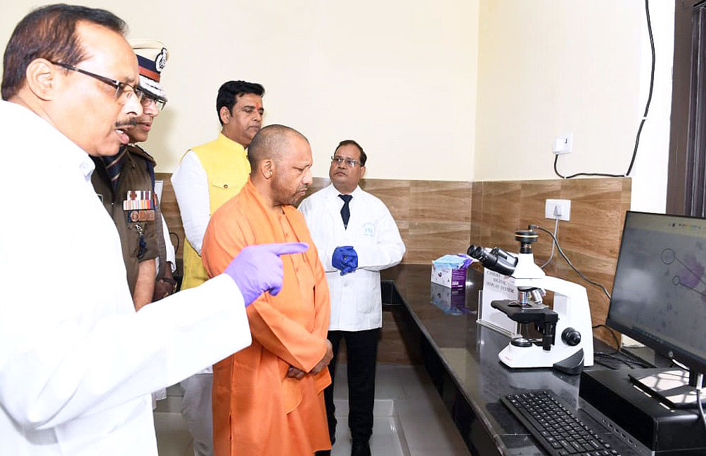 myogiadityanath's tweet image. &apos;नया उत्तर प्रदेश&apos; अपराध और अपराधियों को स्वीकार नहीं करता, अगर किसी ने अपराध किया तो उसकी कीमत भी चुकानी पड़ेगी।

जनपद गोरखपुर में आज सरल, सुगम एवं त्वरित न्याय हेतु क्षेत्रीय विधि विज्ञान प्रयोगशाला के नवीन उच्चीकृत भवन जी+6 का लोकार्पण किया।

यह फॉरेंसिक लैब मॉडर्न पुलिस के…