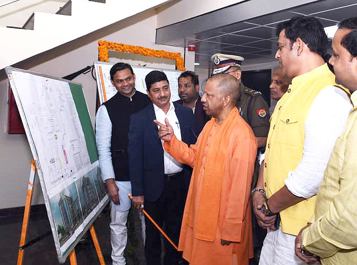 myogiadityanath's tweet image. &apos;नया उत्तर प्रदेश&apos; अपराध और अपराधियों को स्वीकार नहीं करता, अगर किसी ने अपराध किया तो उसकी कीमत भी चुकानी पड़ेगी।

जनपद गोरखपुर में आज सरल, सुगम एवं त्वरित न्याय हेतु क्षेत्रीय विधि विज्ञान प्रयोगशाला के नवीन उच्चीकृत भवन जी+6 का लोकार्पण किया।

यह फॉरेंसिक लैब मॉडर्न पुलिस के…