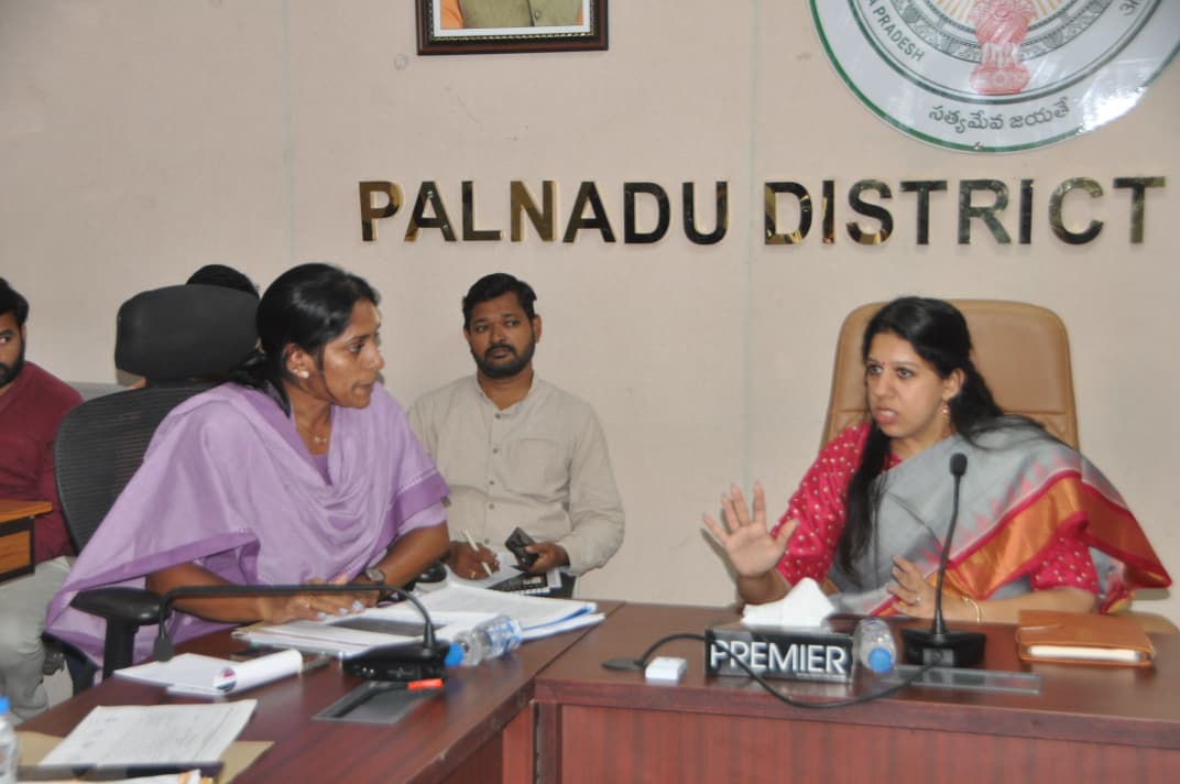 Collector_Plnd's tweet photo. Hon'ble District Collector Madam conducted DLSC Meeting on issue of RoFR pattas at VC hall. #కృతికా, #Kritika, #Shukla, #IAS, #AIS, #AP, #Palnadu, #CollectorPalnadu, #Narasaraopet, #RoFR, #FRA https://t.co/NqrJXqdX8J