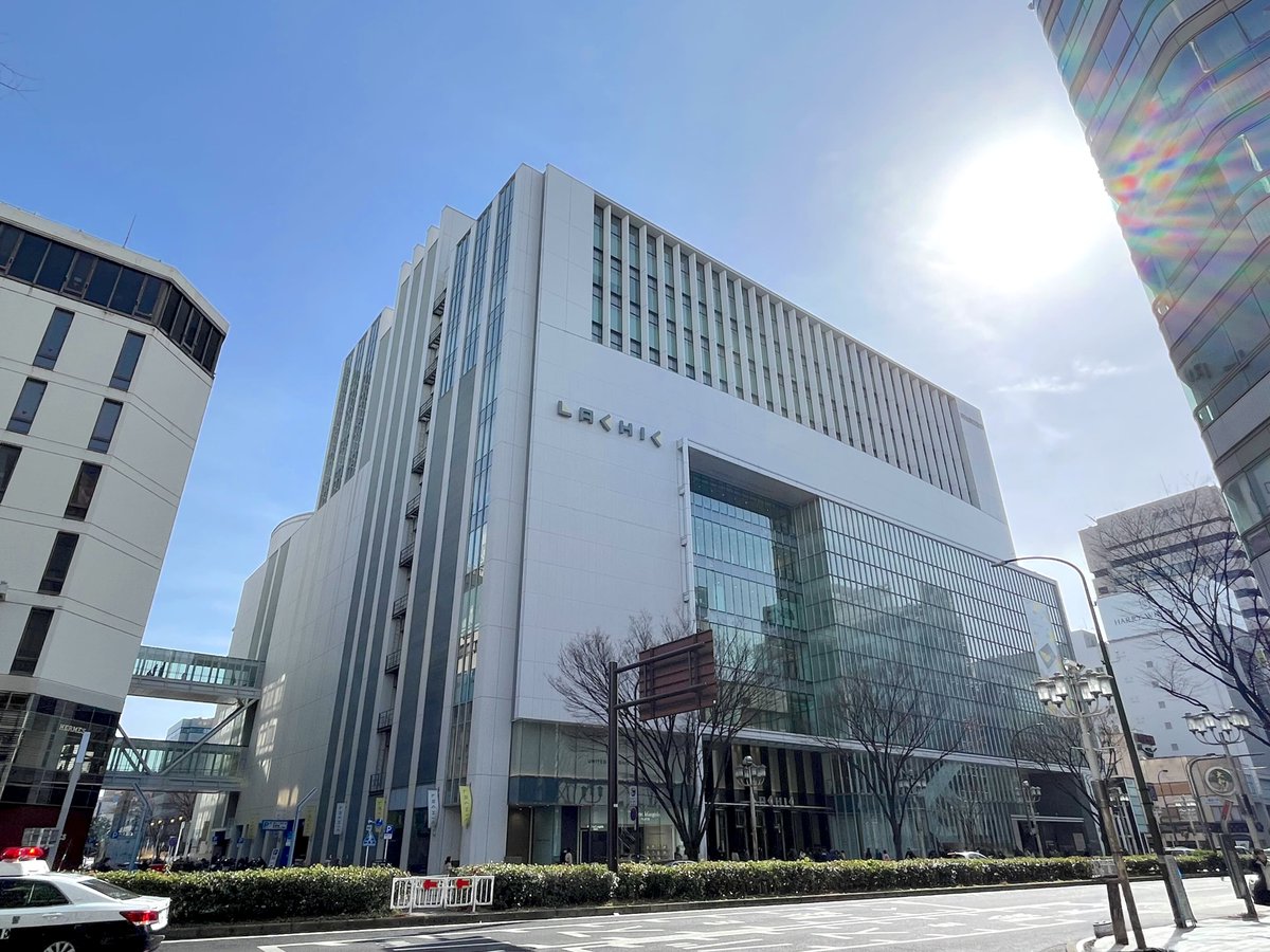 Classicolabcoat's tweet image. 「クラシコ 名古屋」ってどんなお店？
実店舗紹介シリーズ vol.1

2023年12月にオープンした
東海地方初の常設店舗・名古屋店の紹介を
公式noteにて公開しています☺️

ぜひ、ご覧ください👀
🔗note.com/classico/n/n46…

#スクラブ #白衣