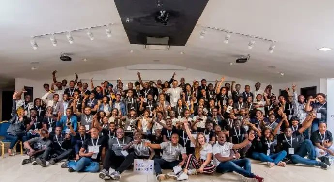 digital_magci's tweet photo. #IA #Ecommerce | @Google et la ZLECAf vont former 7 500 PME africaines à l’IA et au e-commerce
Voici l’essentiel à savoir... https://t.co/Dq38roMxlS
#Digitalmagci #Afrique #e_commerce #Google #Intelligence_artificielle #ZLECAf https://t.co/1hVFQCM2SX