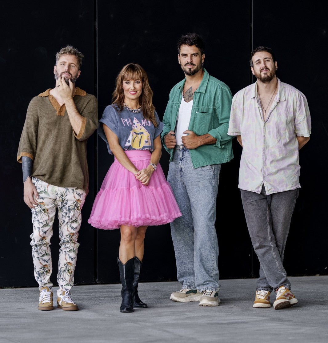 revista_feten's tweet image. En FETÉN diciembre la música sube de nivel.
@LauraFerrerTV entrevista en exclusiva a @bombaioficial en una charla cercana y llena de energía, con fotos de Ricardo Arranz. 📸
Muy pronto en Live the Music.

#RevistaFeten #Bombai #LiveTheMusic