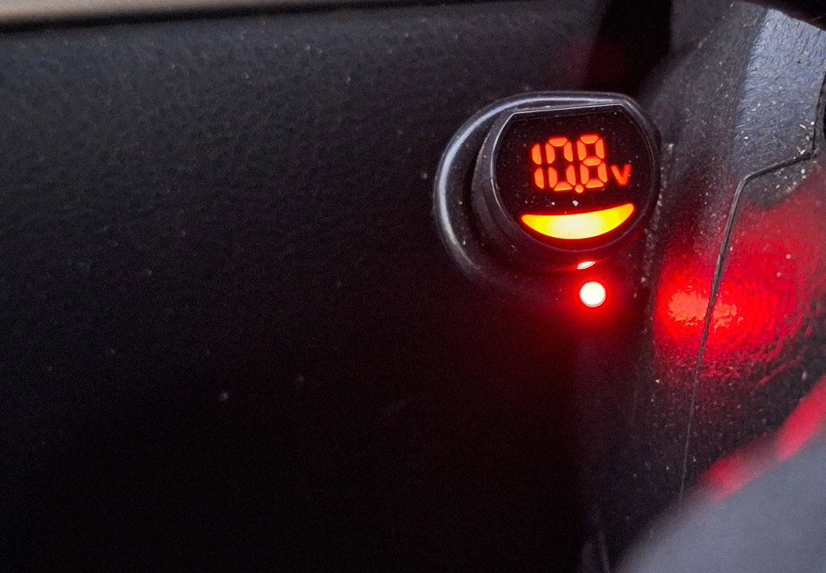 え…まさか…
4年くらい前に交換したのに？( ⌯᷄௰⌯᷅ )
5時間放置でバッテリー13.8Vって事は自己回復してるもんなぁ(;´д｀)