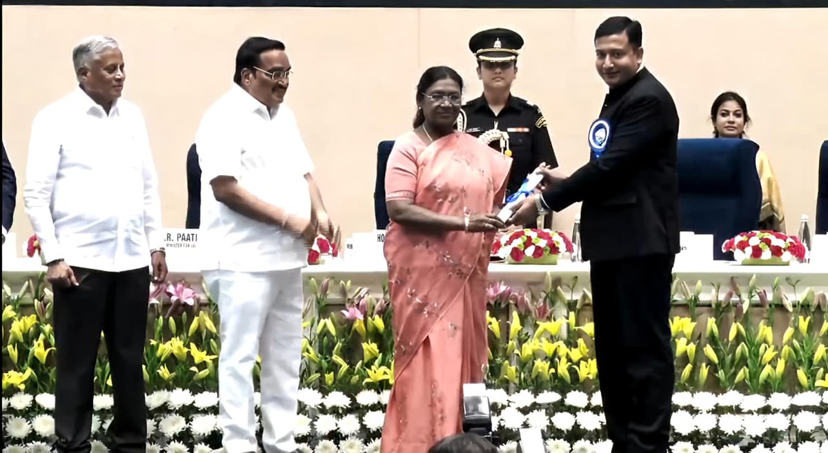 జిల్లాలో జల సంరక్షణ కార్యక్రమాలను విజయవంతంగా అమలు చేసినందుకు గుర్తింపుగా,కేంద్ర ప్రభుత్వం ప్రవేశపెట్టిన “జల్ చంచాయ్ – జన్ భాగీధారీ” కార్యక్రమంలో ఆదిలాబాద్ జిల్లా సౌత్ జోన్‌లో మొదటి స్థానం సాధించింది.ఈ ప్రతిష్ఠాత్మక అవార్డుతో పాటు రూ. 2 కోట్ల నగదు ప్రోత్సాహాన్ని కేంద్రం