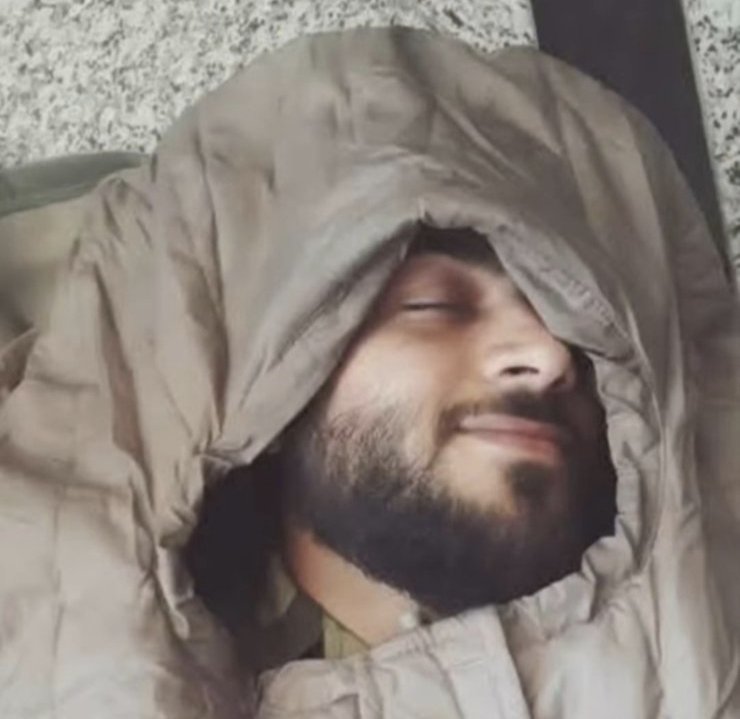 کاش اینجوری که تو شهید شدی ، ما می‌تونستیم بخوابیم شهید جان 💔
#شهید‌مصطفی‌میرغفاری