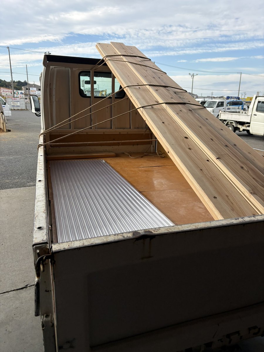 eric7blog's tweet image. 今日は消防署に旅館業の書類提出してから、資材の買い出し🚚

民泊EXPOに行きたかったけど、僕はいま勉強のターンではない。一刻もはやく民泊をオープンして資金を回収しなくてはいけないのだ。時間の余裕はない😭