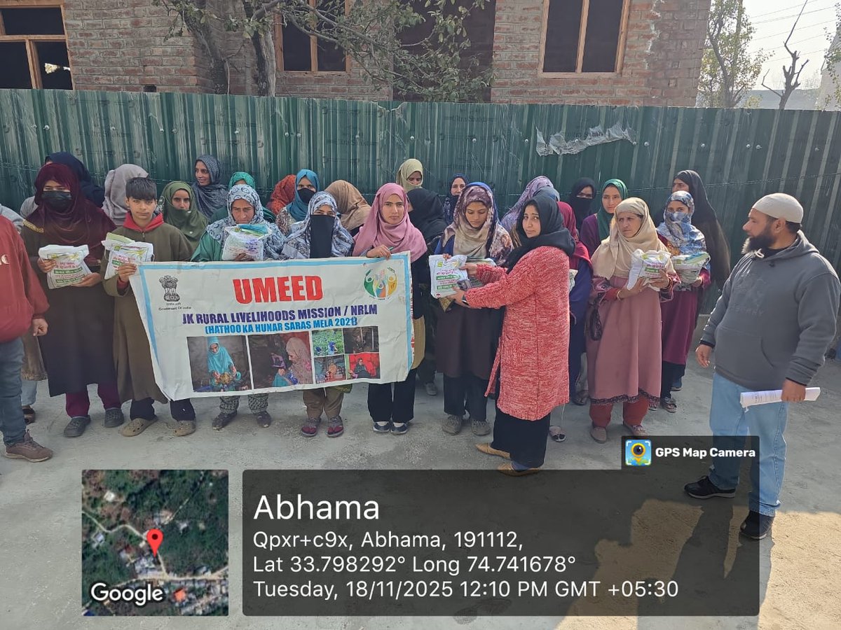 JkrlmP's tweet photo. Agriculture Dept. Pulwama, in convergence with JKRLM Shadimarg Pulwama, distributed various seeds among SHG members of 4 VOs. A step towards strengthening livelihoods and promoting community led agriculture. 🌱🤝 #JKRLM #Pulwama #Livelihoods #Agriculture
@dcpulwama 
@JK_NRLM https://t.co/ajOgkd4dEn