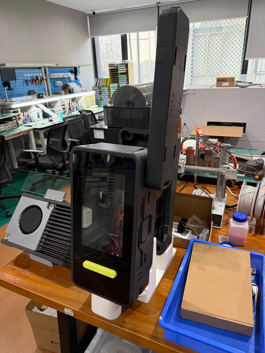 Blossombrb's tweet image. 3 full days of inspiration — from @makerfaire Shenzhen @chaihuomaker straight into our @M5Stack Open Day. Feeling grateful for this community, for all the curiosity, creativity, and kindness that fuel what we do. Let’s keep building, learning, and having fun together💙

#M5Stack