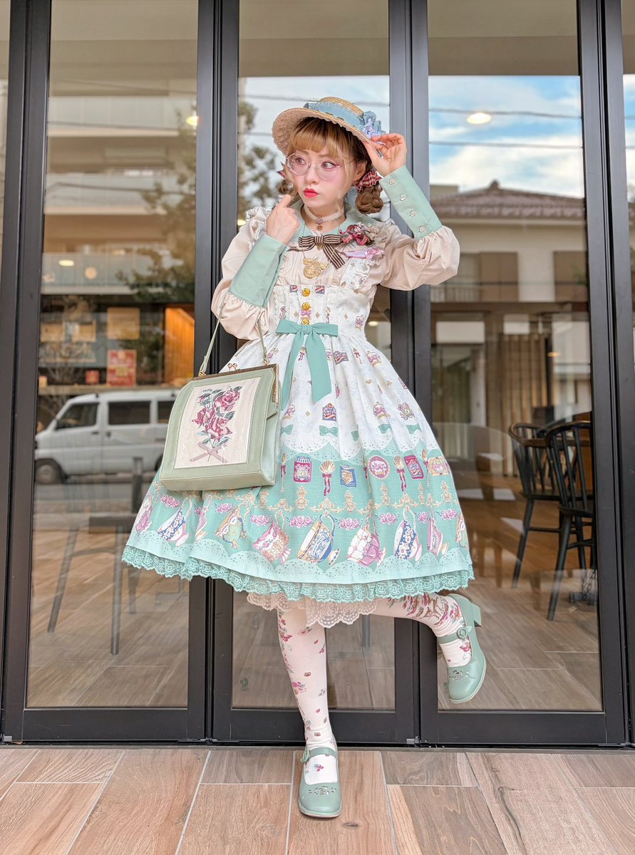 今日のコーデ✨
2が月ぶりに出かけました🤧
今日は自分がデザインしたブラウスを着用してコーデ合わせてみました🥰✨