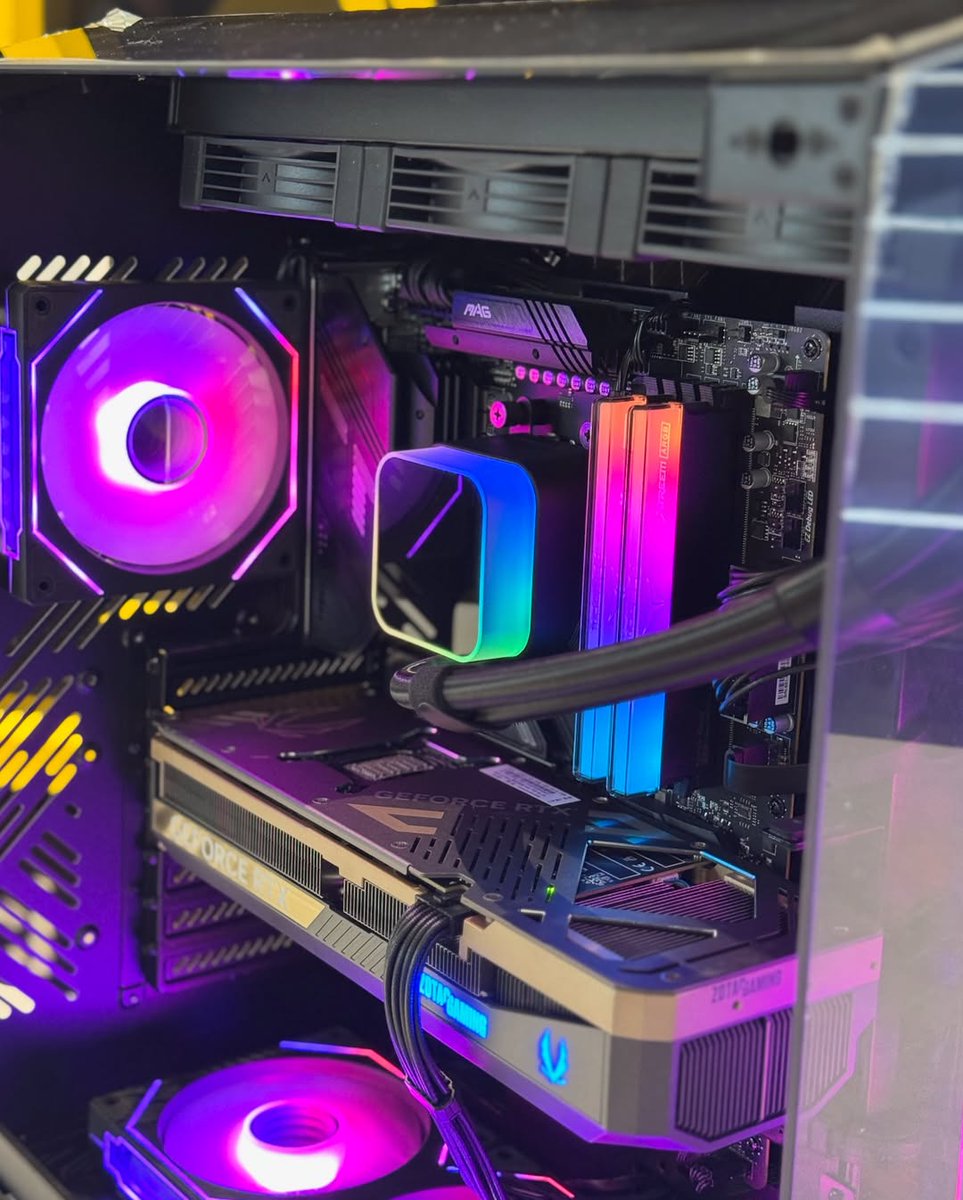 ZOTACFrance's tweet image. Devinez ce qui manque à ce build ? 🤔
Un indice : sans lui, votre GPU pourrait souffrir !

📸 rbtechngames (IN)
#ZOTACGAMING #AstucesPC #SupportGPU