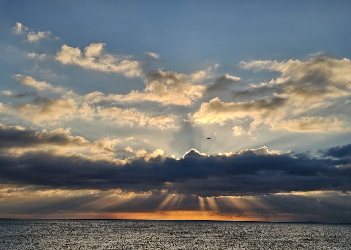 JOSalminen's tweet image. Sää viilenee täälläkin. Perjantaiaamuksi on luvassa 6°C. Hyvää tiistaita!

¡Feliz martes!

#Barcelona #Barceloneta