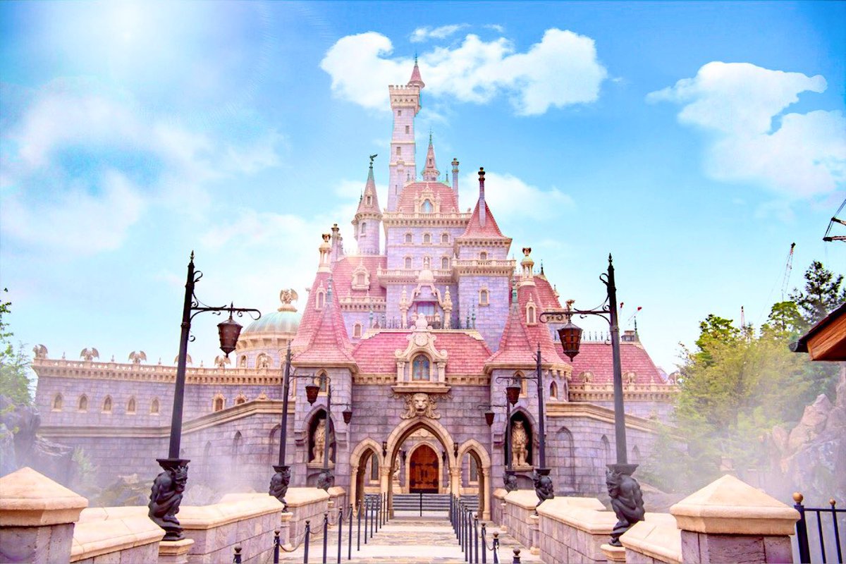 spring_dis2's tweet image. 『シンデレラ城』と『美女と野獣の城』の構造図
魔法とリアリティのバランスがいい🏰
genkosha.co.jp/book/b10095723…