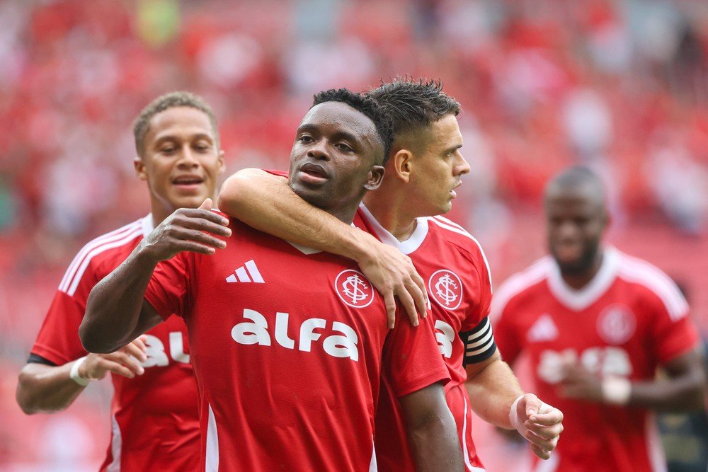 scinternet's tweet image. Três voos e 24 horas de viagem: a maratona de Borré e Carbonero para chegar ao jogo contra o Ceará somoscolorados.com/tres-voos-e-24…