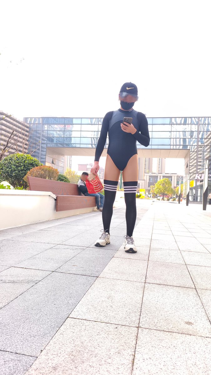 金舍宾➕大腿袜外出