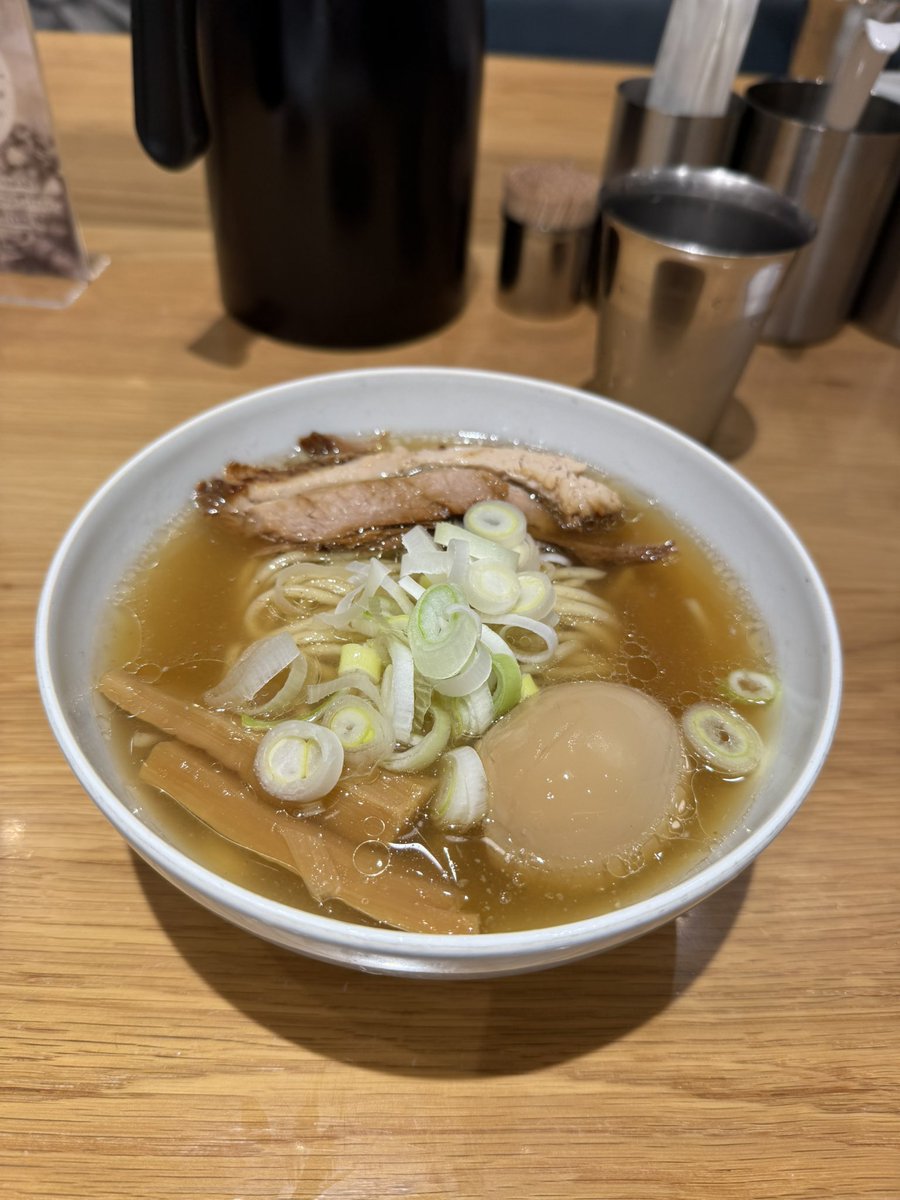 やっぱり #人類みな麺類 が
好きすぎるんです。

飲んだ次の日はマクロ
スタミナ欲しい時は原点。
が、私のスタイル(笑)

もちろん替え玉ありです🍜

#ラーメン
