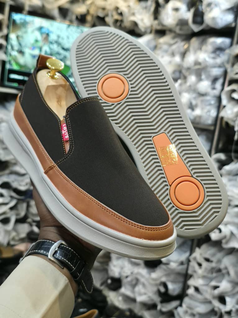 swipeandpay's tweet image. Sneakers 

Price: N30,000

Size 40-46 

Call or WhatsApp 08167100002

📍 Kaduna and Delivery nationwide

#swipeandpay