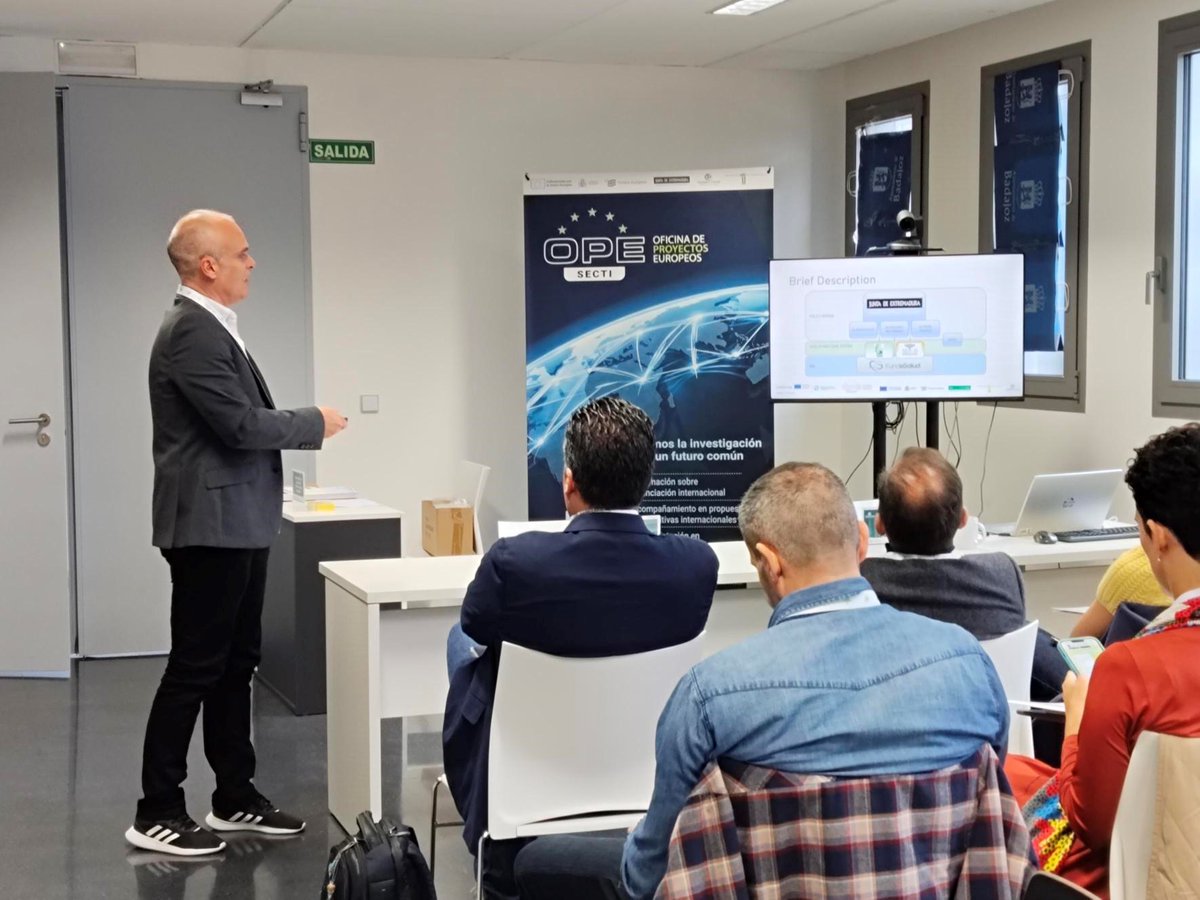 FundecytPCTEX's tweet image. Extremadura  recibe delegaciones de Italia y Portugal gracias a una Misión Inversa en  Farmacogenética, Farmacogenómica y Medicina Personalizada, con @FundecytPCTEX, @poctep - #IberoBio y #OPESecti (@FundecytPCTEX - @infouex):

👉 fundecyt-pctex.es/extremadura-re…