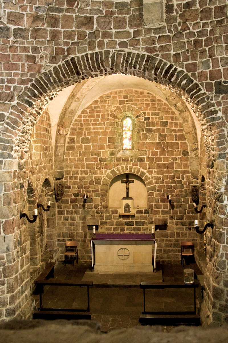 LeszekLubicki's tweet image. Na zdjęciach widzimy jeden z najważniejszych zabytków sztuki romańskiej w Polsce z końca XII w. Rotunda św. Prokopa w Strzelnie (1). Wchodząc na emporę (2) i patrząc na wprost, zobaczymy jedyne w Europie prezbiterium, które zostało wybudowane na planie kwadratu (3).
Foto moje.