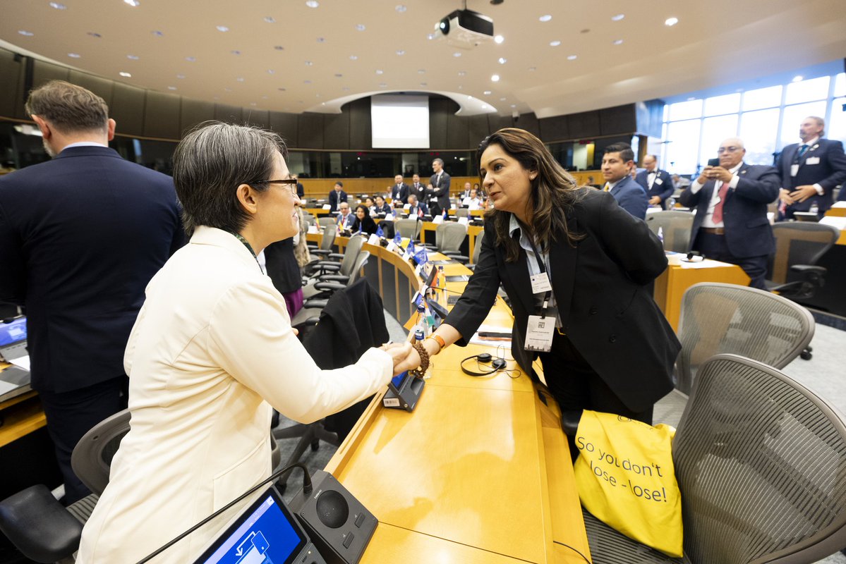 پرینکا چترویدی: بیجنگ کے خلاف جمہوری مزاحمت میں ہندوستان کی نئی آئی پی اے سی شریک چیئر

مصنف: اشرف نہال

facebook.com/share/p/1H7MYE… <a href="/priyankac19/">Priyanka Chaturvedi🇮🇳</a> <a href="/ashrafnehal19/">Ashraf اشرف</a> #India #IPAC #Brussels