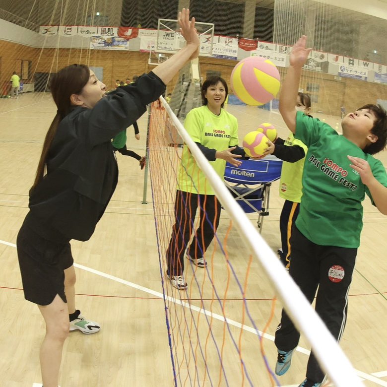 0718ari's tweet photo. 岩手県 滝沢市
バレーボール教室✨
📸 : 他競技の皆さんと一緒に
🏉⚽️🏀🏑🏐
#佐藤あり紗 https://t.co/oT9gB1MOsW