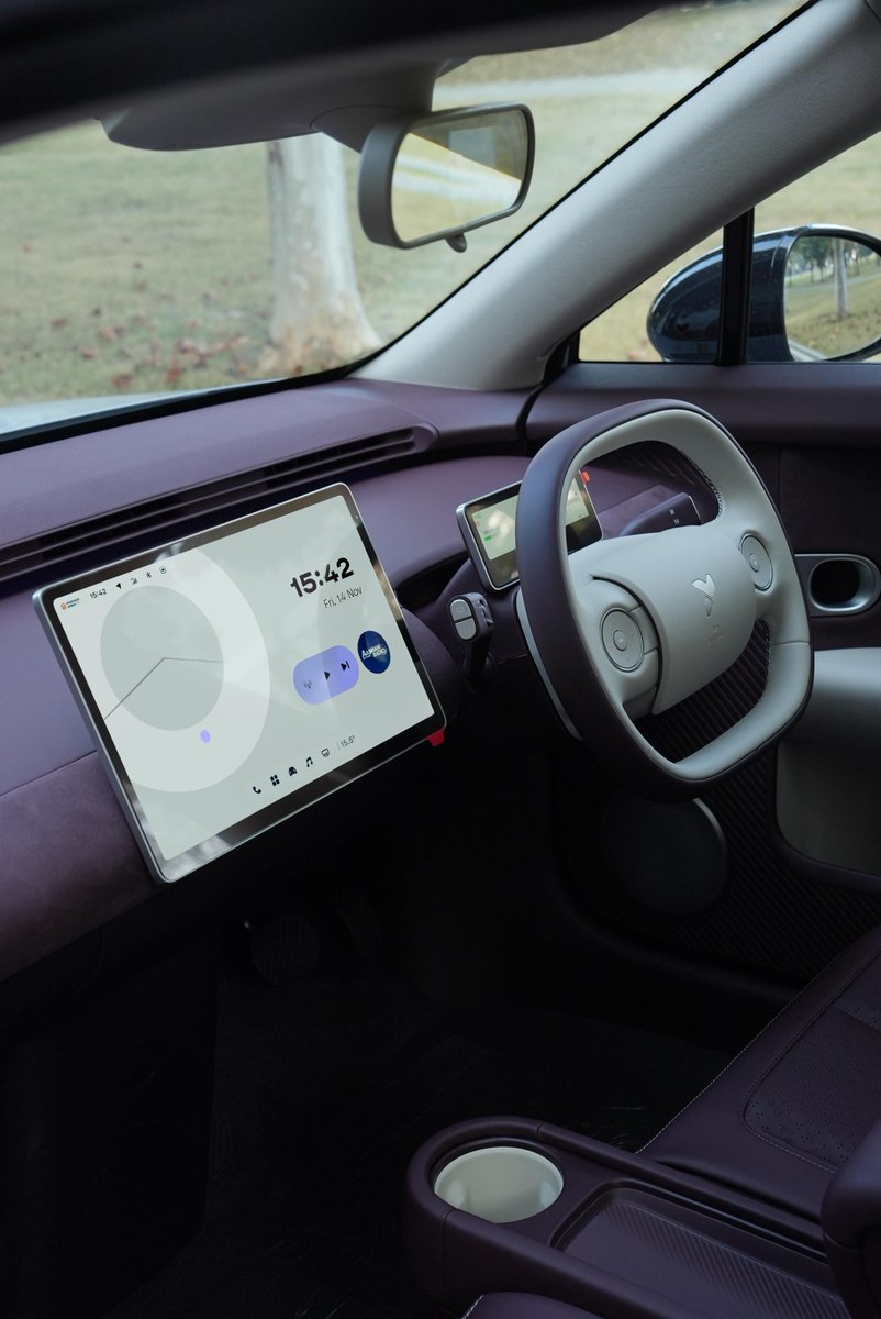 A quick snapshot of the right-hand-drive firefly, our very first RHD car.📸🚗 This marks a new milestone in NIO's global rollout, and the first RHD batch will ship to Singapore. Let's Jiadian!⚡
#NIO #BlueSkyComing #firefly #freedomtoglow