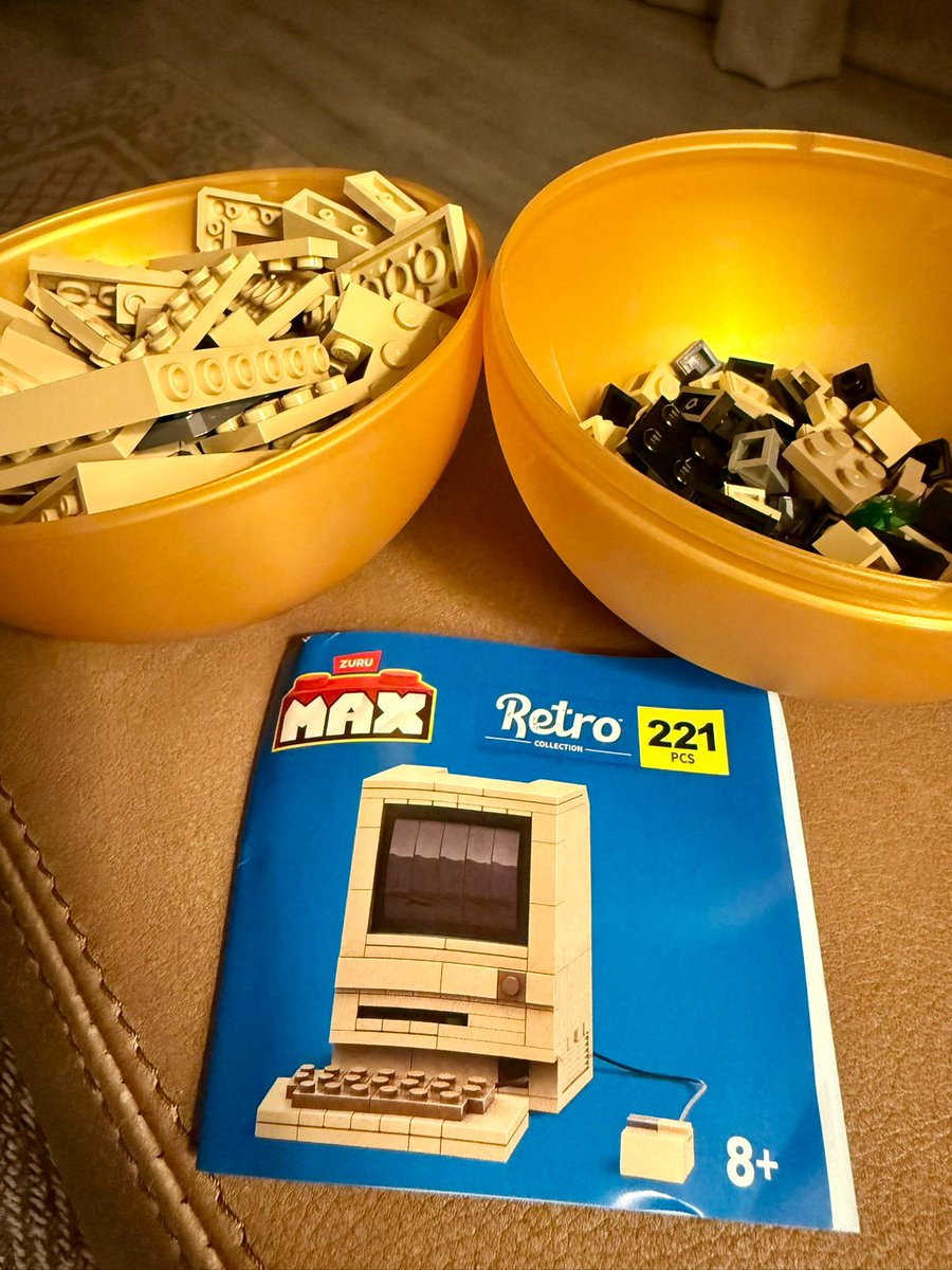 RobinsonYolandi's tweet photo. Built myself a retro-style desktop… out of #NotRealLEGO 😄 I guess this counts as my first ever computer build!
Pixel vibes, blocky charm, and zero cable clutter 💾
#RetroBuild #LEGOish #NostalgiaUnlocked https://t.co/bWK0mKER1U
