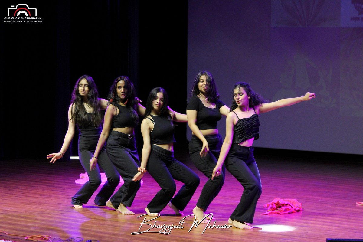 LawNoida's tweet image. Energy, laughter, and new beginnings! 🌟
Ice Breakers Day at Symbiosis Law School, Noida, brought the Batch of 2023–28 together for a day of fun, connection, and unforgettable memories.
.
.
.
#SLSNoida #Icebreakers #Freshers2023 #studentlife #Symbiosis #memories #Campusvibes
