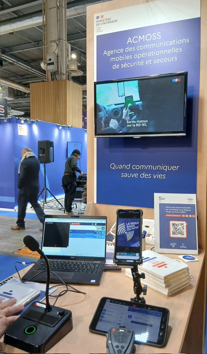 ACMOSS_FR's tweet image. Tout au long du @salondesmaires 2025, retrouvez les équipes de l’@ACMOSS_FR sur le stand A106 du ministère de l’@Interieur_Gouv ! 

💡Venez échanger sur les avancées du Réseau Radio du Futur (#RRF) et les possibilités de déploiement au sein de vos services.

Cc @amf @davidlisnard