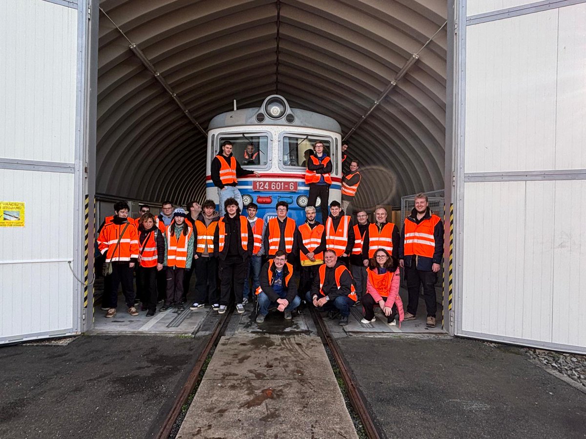 as_vuz's tweet image. On #NárodníDenŽeleznice, a student from the České Velenice Secondary School won an excursion to #ZCVUZ, and because he wanted to share it with his classmates, we invited the whole class. They took a look at operations, vehicle testing, #ETCS, #cybersecurity, and #NDT.