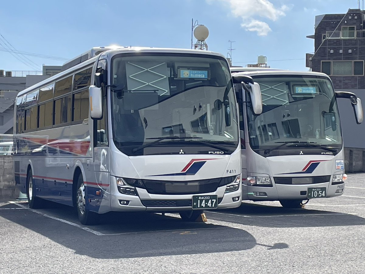 majideji1006's tweet photo. 今度は趣向をかえて高速バス車両
エアロエース 平成顔 令和顔 詰め合わせ
エアロエース 令和顔 単品
長崎スタジアムシティ そばにて撮影
※敷地外から撮影しています
#西肥バス #西肥自動車 #シルバーブルー
#三菱 #ふそう #MS #MS96 #MS06
#長崎 #佐世保 #長崎営業所 https://t.co/EjF52INhri