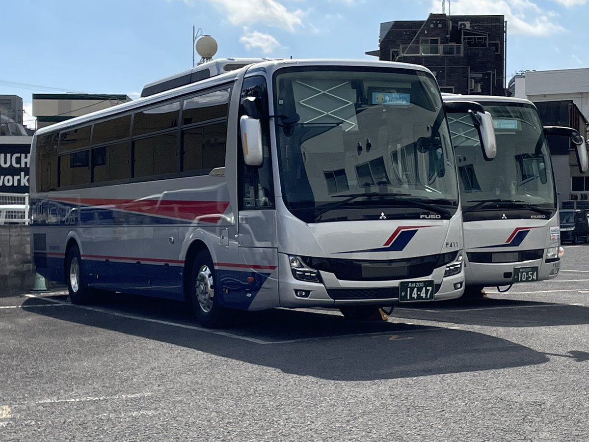 majideji1006's tweet photo. 今度は趣向をかえて高速バス車両
エアロエース 平成顔 令和顔 詰め合わせ
エアロエース 令和顔 単品
長崎スタジアムシティ そばにて撮影
※敷地外から撮影しています
#西肥バス #西肥自動車 #シルバーブルー
#三菱 #ふそう #MS #MS96 #MS06
#長崎 #佐世保 #長崎営業所 https://t.co/EjF52INhri