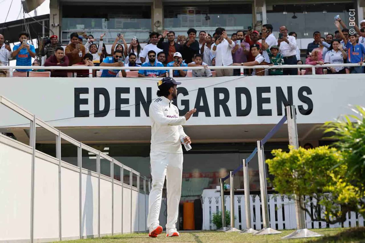 Priyaa8577's tweet image. His love for the fans ❣️