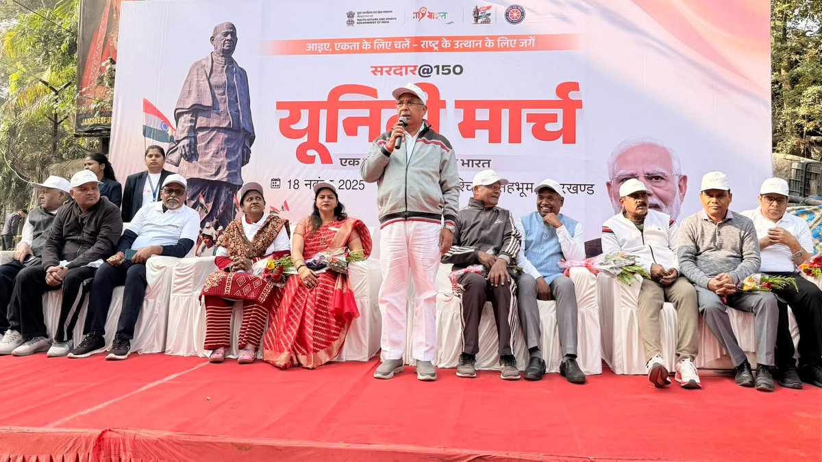 RakeshpoddarK's tweet photo. आज चाईबासा में लौहपुरुष #सरदार_वल्लभभाई_पटेल जी की 150वीं जयंती के पावन अवसर पर आयोजित सरदार@150 कार्यक्रम अंतर्गत यूनिटी मार्च को भाजपा प्रदेश कार्यकारी अध्यक्ष सह राज्यसभा सांसद माननीय @AdityaPdSahu जी ने हरी झंडी दिखाकर कोर्ट रोड सरदार वल्लभभाई पटेल जी की प्रतिमा से रवाना किया https://t.co/2r9vMIEuA1