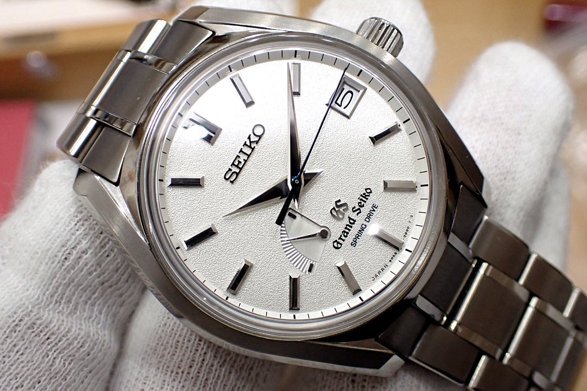 限定1000本の62GS復刻、ブライトチタン製のグランドセイコーきました