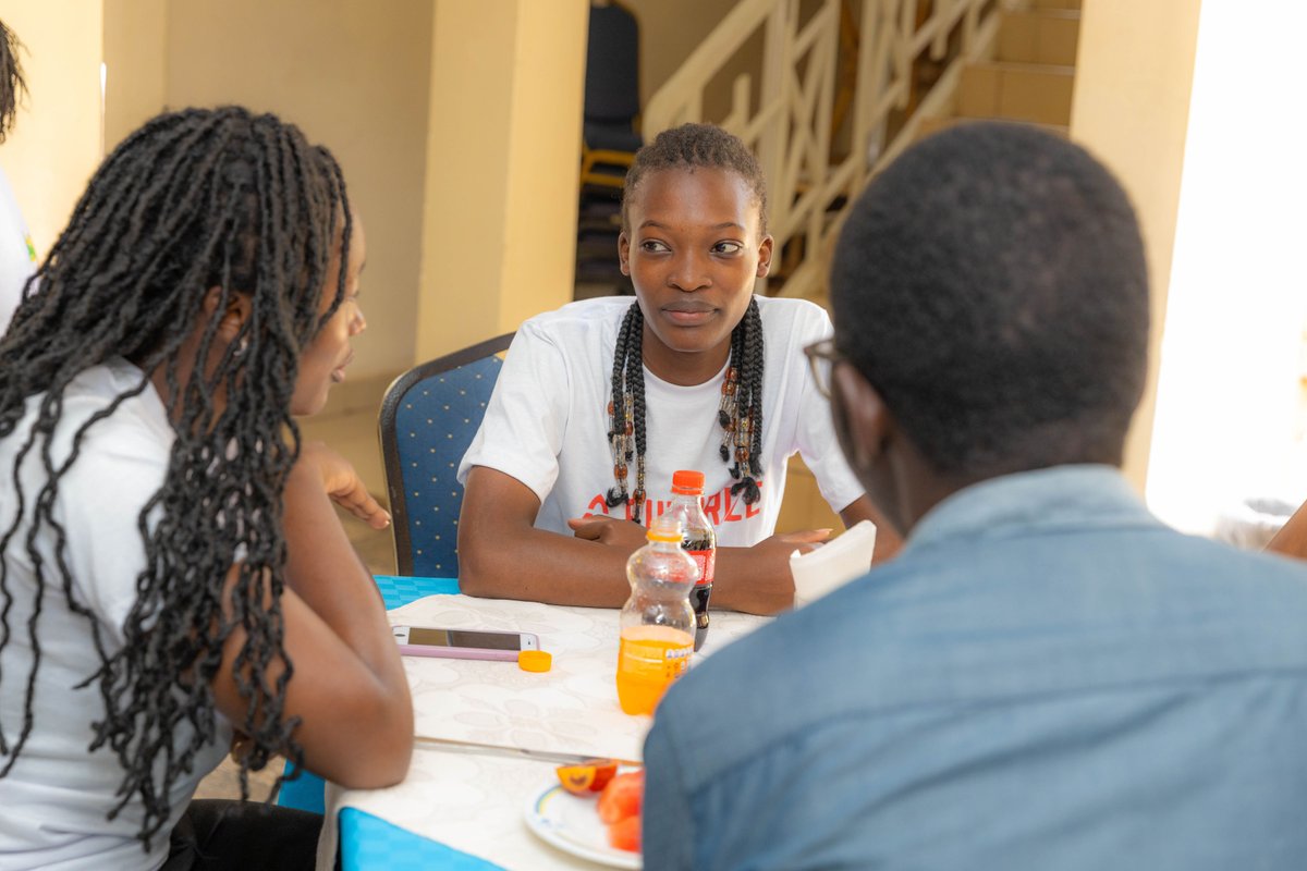 Futurize tweet media