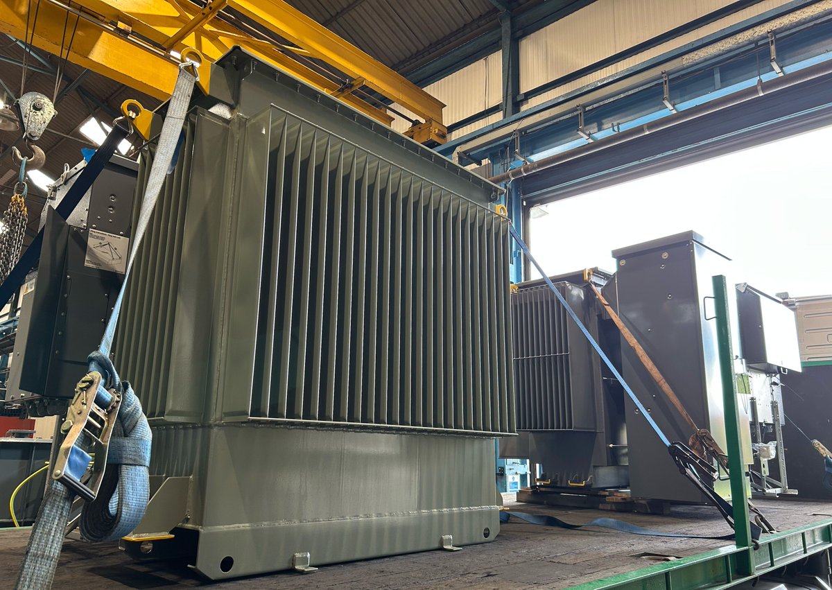 BowersElec's tweet image. Two Bowers package substations are out of the factory and on their way to site! 🚛

If you’re planning a project, our team would be happy to listen to your requirements. 👂

🌐 bowerselec.co.uk/contact-us

#PowerSolutions #Distribution #HousingDevelopment #Logistics #Energy