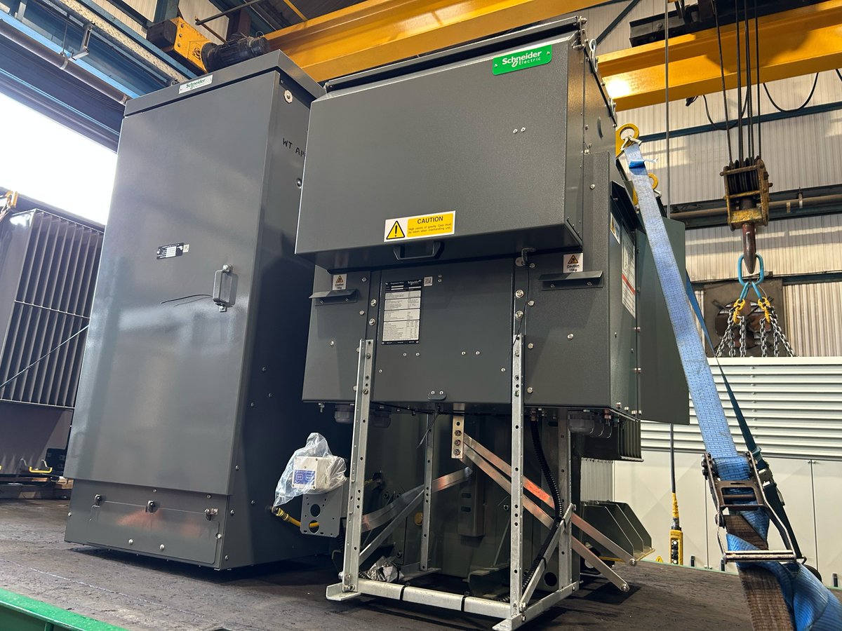 BowersElec's tweet image. Two Bowers package substations are out of the factory and on their way to site! 🚛

If you’re planning a project, our team would be happy to listen to your requirements. 👂

🌐 bowerselec.co.uk/contact-us

#PowerSolutions #Distribution #HousingDevelopment #Logistics #Energy