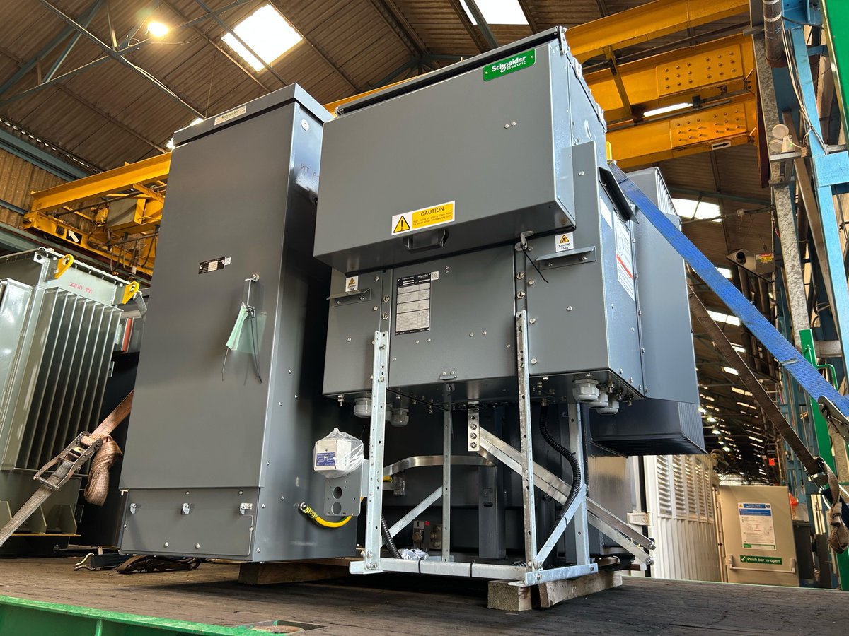 BowersElec's tweet image. Two Bowers package substations are out of the factory and on their way to site! 🚛

If you’re planning a project, our team would be happy to listen to your requirements. 👂

🌐 bowerselec.co.uk/contact-us

#PowerSolutions #Distribution #HousingDevelopment #Logistics #Energy