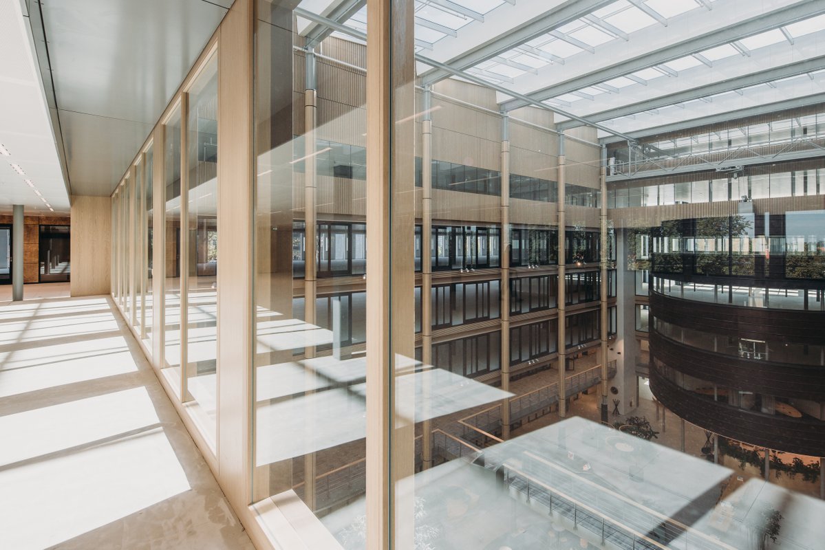 Edge_Workspaces's tweet image. 🪞 Your office reflects on your work and your wellbeing - literally.
The right space shapes focus, energy, and connection. 
Choose a workplace that supports the way you want to feel and perform.

#WhereWellbeingWorks #EDGEWorkspaces #Stadium