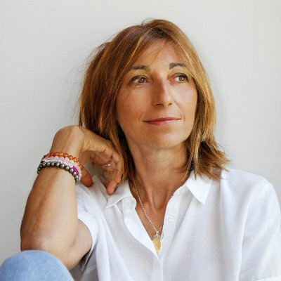 Anna_C_moi's tweet photo. Nicolas Bouvier : J'ai des nouvelles de Christine Cotton au compte goutte. Elle est toujours parmi nous, même si elle n'a pas la forme ni le moral.
Nous faisons en sorte de l'aider du mieux possible, mais elle se protège donc, par respect pour elle et sa famille, https://t.co/tTUMXn3Nnb