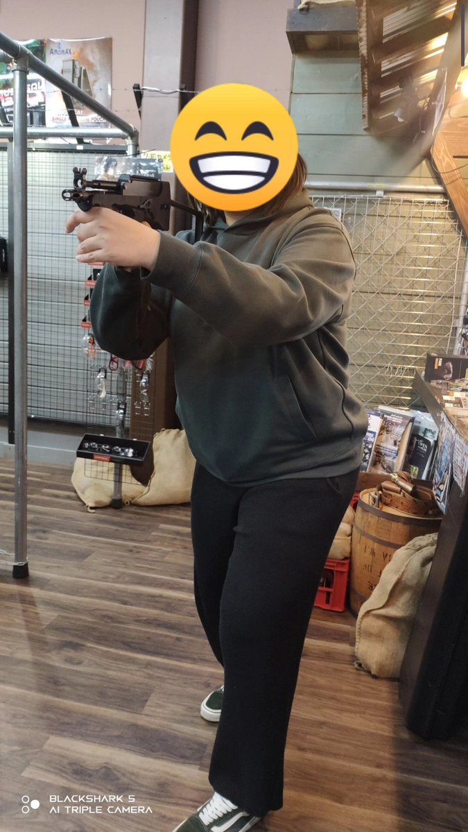 WESTSIDE_army's tweet image. ご購入ありがとうございます♪
□MODIFY PP-2000 CO2

ご購入後早速試射されました！
『超楽しい!!』

マニアックな銃がお好きなようで、
見た瞬間惹かれたそうです

ご購入&amp;amp;撮影ご協力
ありがとうございました
#サバゲー #MODIFY #WESTSIDE #CO2