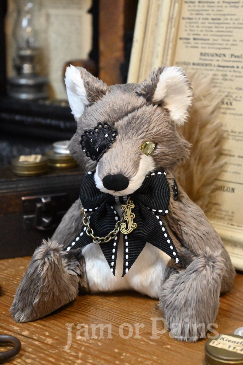 ウェブショップにてSOLDになっていた受注品の眼帯灰色狼＆灰褐色狼の在庫を追加しました🐺🐺
固定ポストからどうぞ⤴️