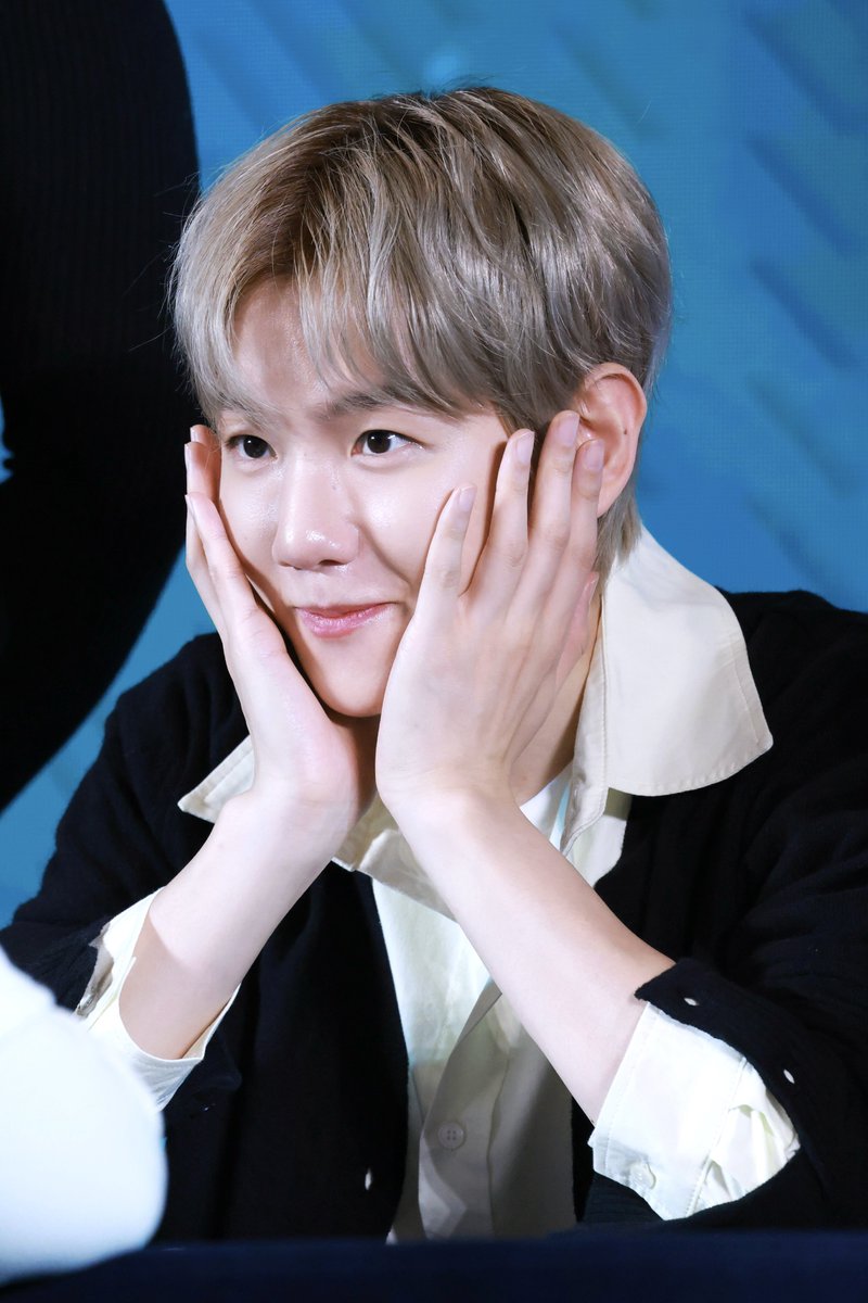 HUNSHUI_0506's tweet photo. 20251116  in SHANGHAI

#백현 #백현이 #BAEKHYUN #ベッキョン
@B_hundred_Hyun @BAEKHYUN_INB100 https://t.co/gs2kZwjm2Q