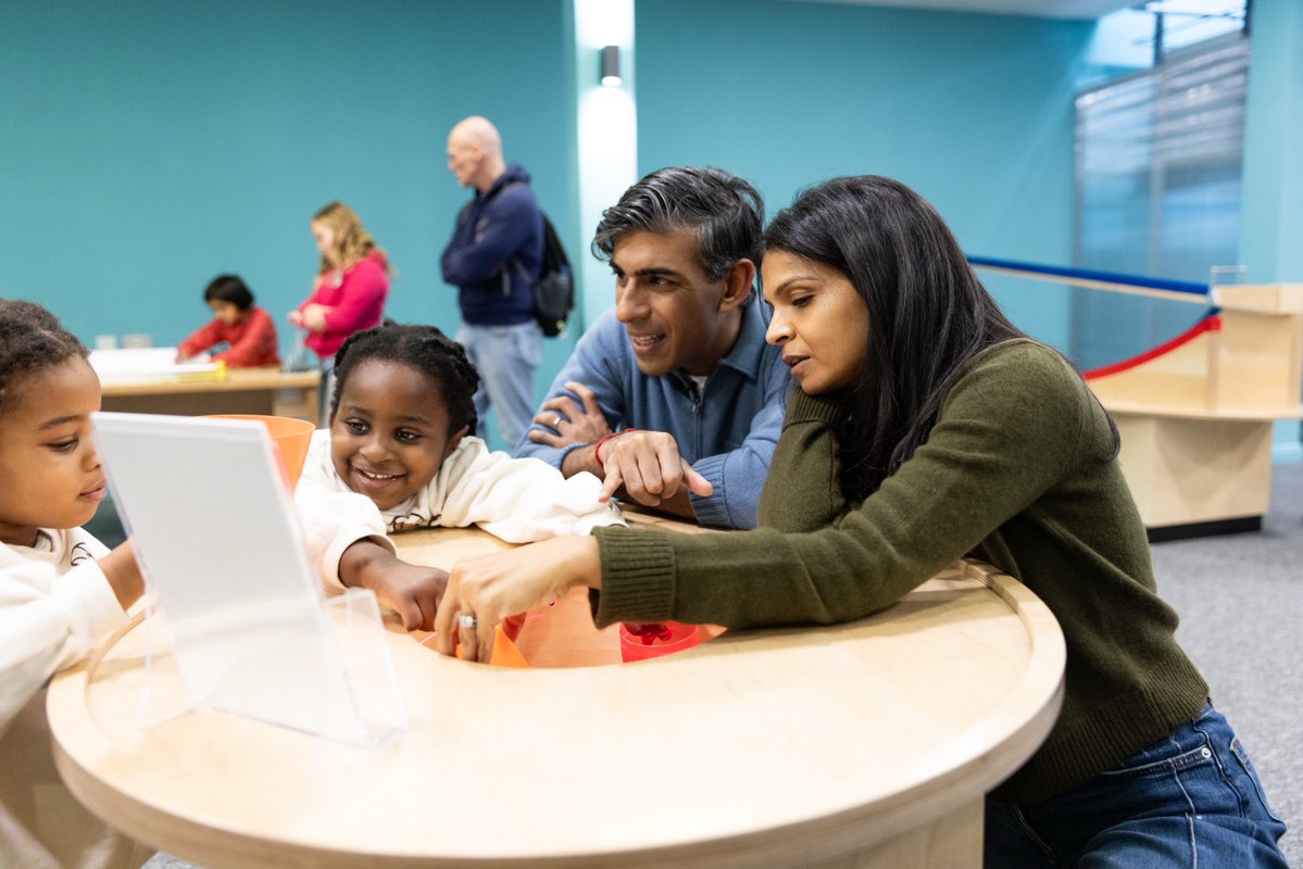 richmondproj's tweet image. It’s Maths Week England! 🎉

To celebrate, we spent time at MathsWorld, exploring how numbers connect everything from puzzles and patterns to engineering, music, movement and design.

We’re delighted to be supporting initiatives like these here at The Richmond Project.