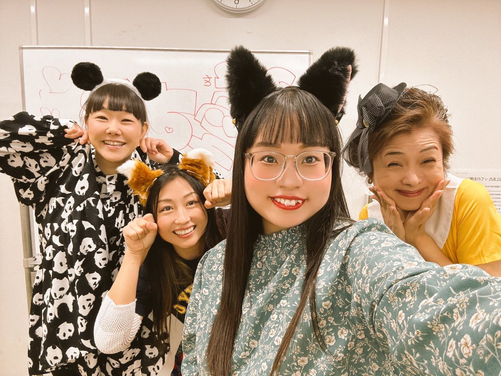 🟡１１月２１日(金)＼(^o^)／
🟡19時15分〜(開場19時)
【🍨アイスを愛するものたち🍨】
アイスを愛するもの達による、
アイスも愛する方達に向けたLiveです
    🍨是非♥是非♥宜しくアイ臭🍨🙇‍♂